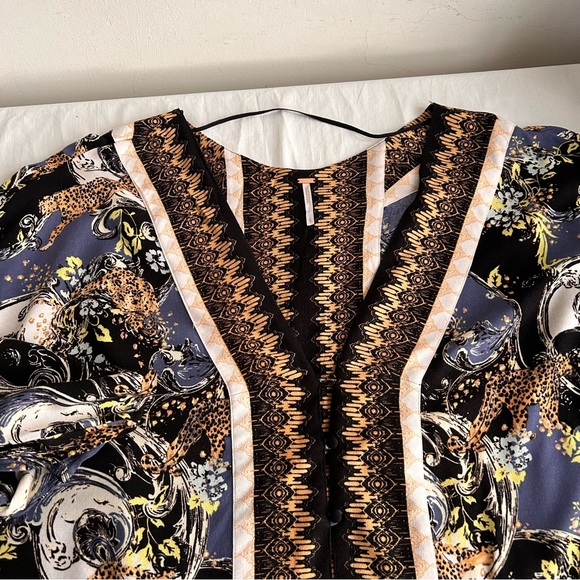 Free People Catch Me If You Can Bohemian Leopard Cat Novelty Print Top Blouse - Picture 6 of 16